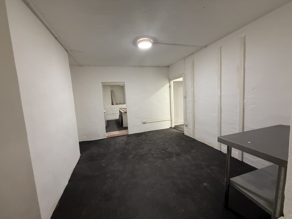 Lot: 5 - VACANT MIXED USE FOUR STOREY PROPERTY WITH FURTHER POTENTIAL - Basement room 4